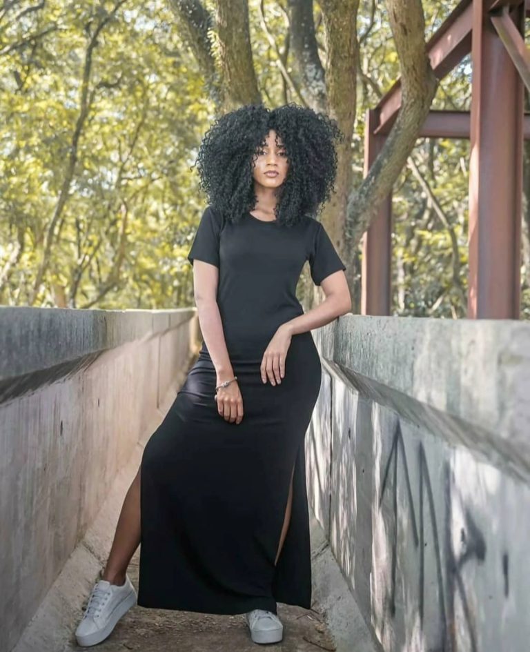 vestido preto de malla